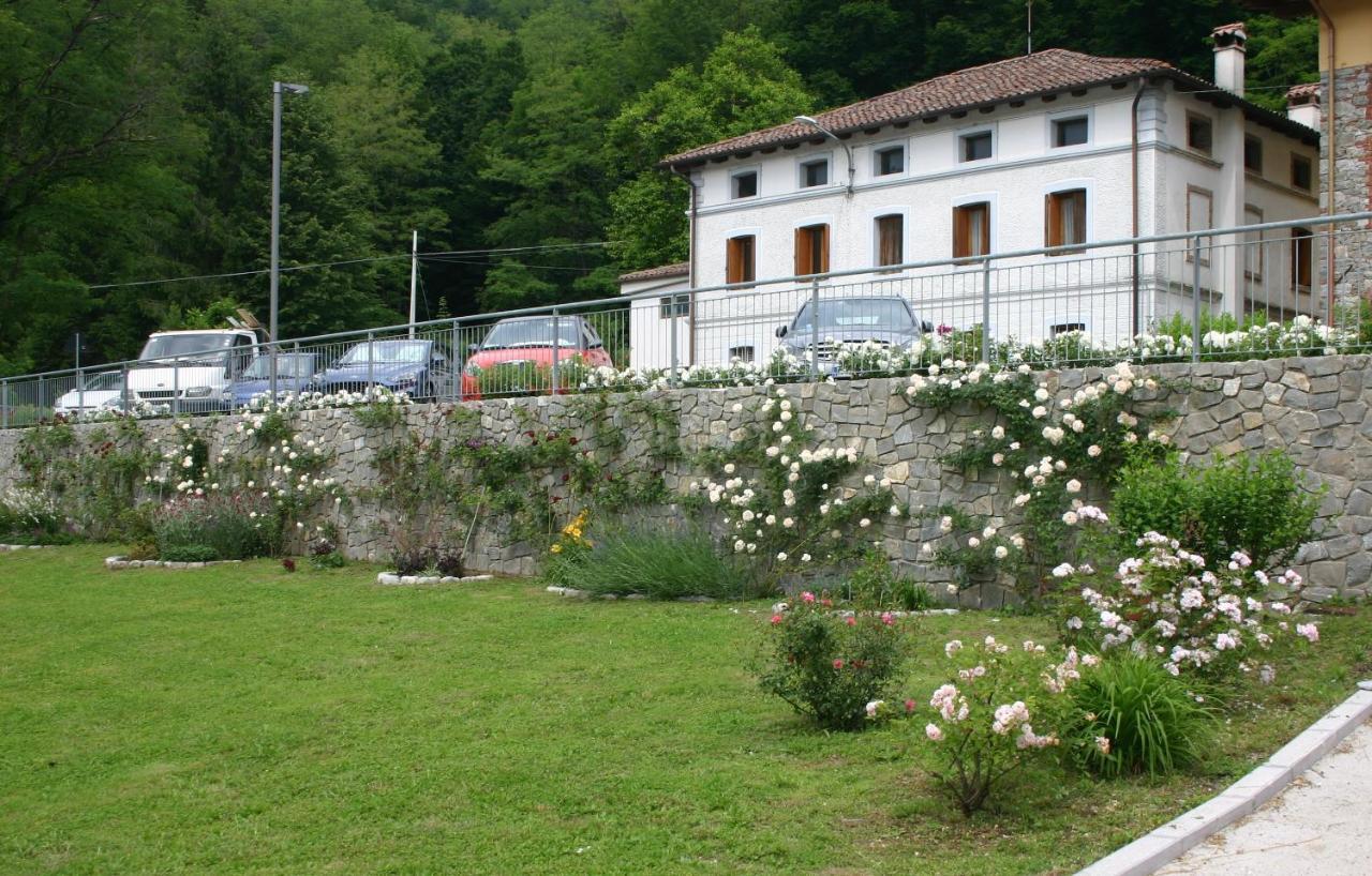 Pikes Villa Pulfero Exterior photo